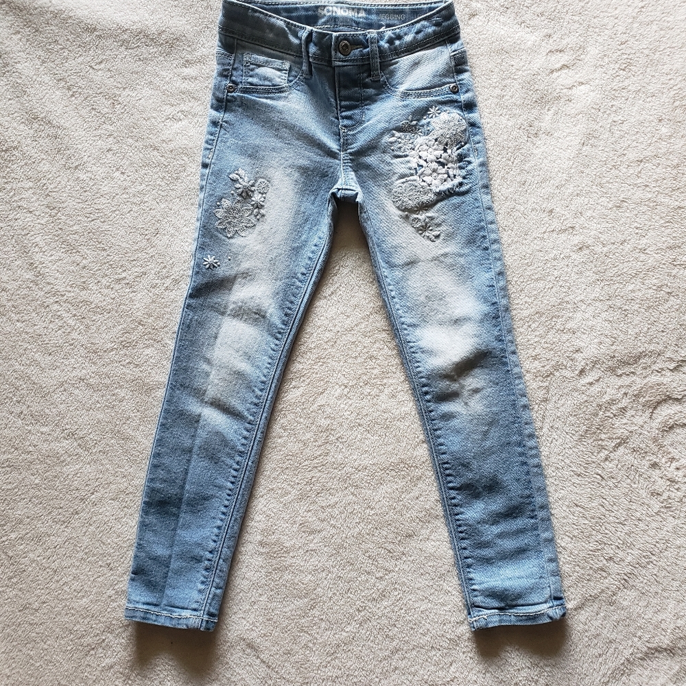Midrise Embroidered Jegging